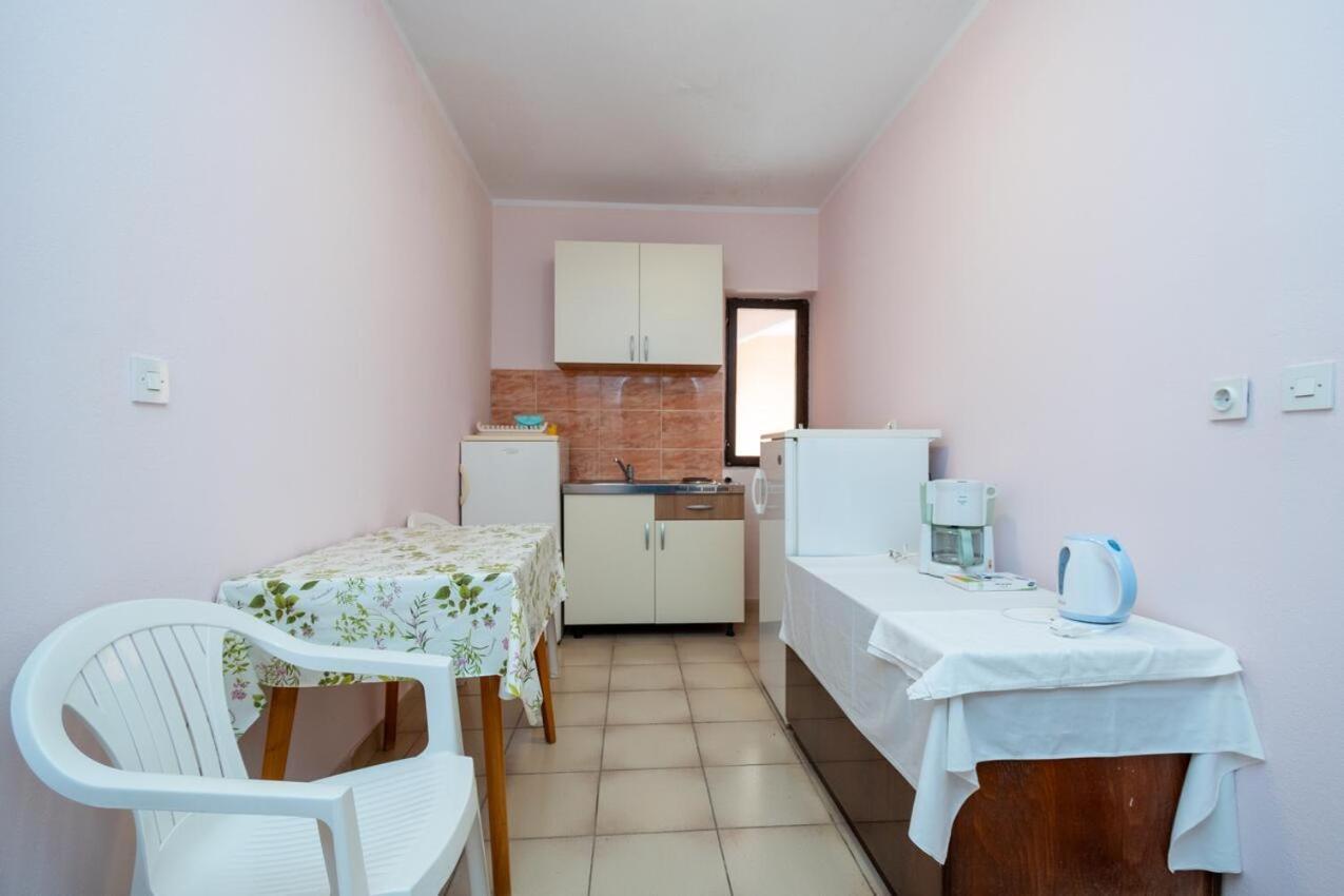 Apartments And Rooms With Parking Space Zubovici, Pag - 16063 Esterno foto